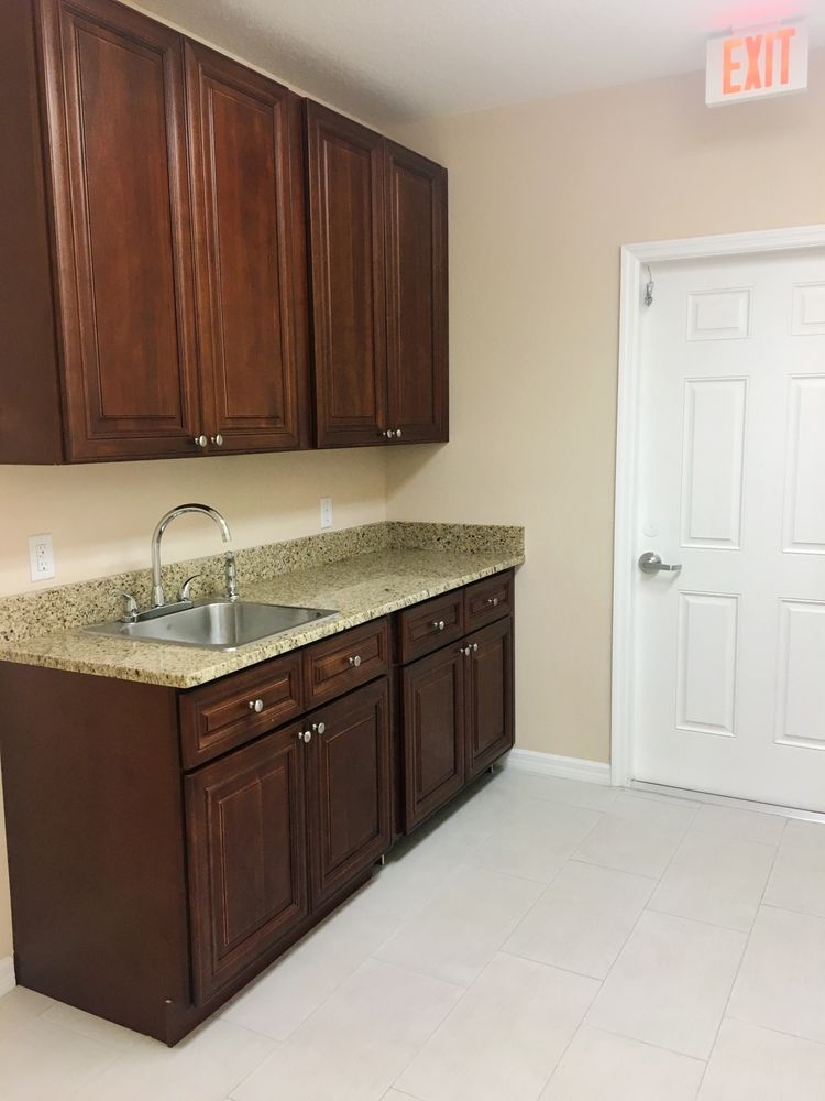 Hunter's Creek Professional Park: 3222 Hillsdale Ln, Kissimmee, FL 34741
